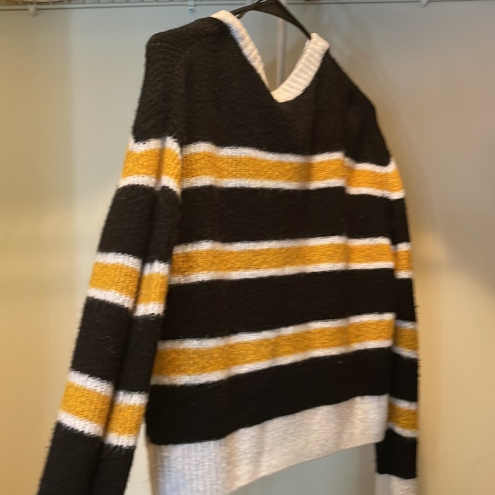 Sweater - Picture 3 of 4